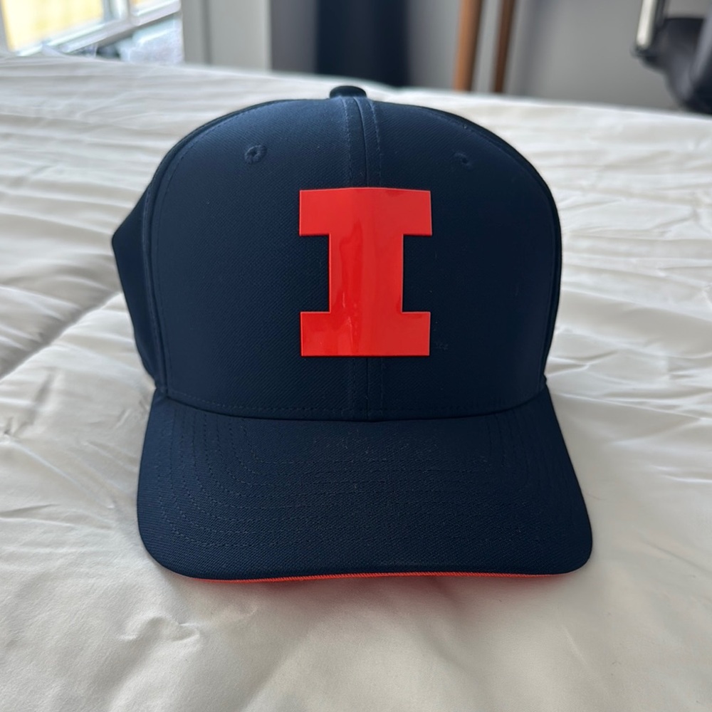 University of Illinois Nike Navy and Orange Men's baseball hat.  Flex fit L/XL